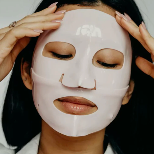 Étape 3 & 4 : Gommage, masques & exfoliants (1 à 3 fois par semaine)